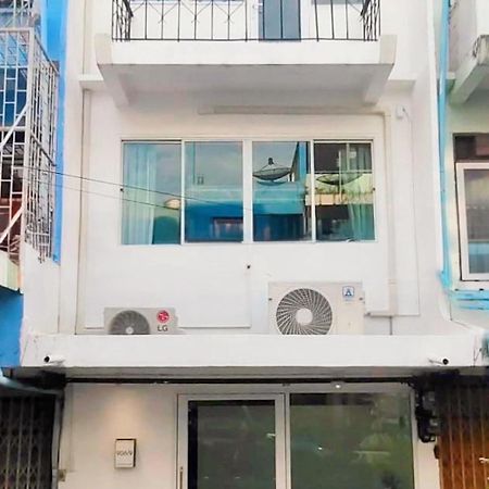Whole 3-Storey House Right In The Local Community. กรุงเทพมหานคร ภายนอก รูปภาพ
